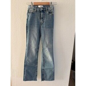 Mango Sienna Raw Hem Crop
Flare Jeans
I Size 1